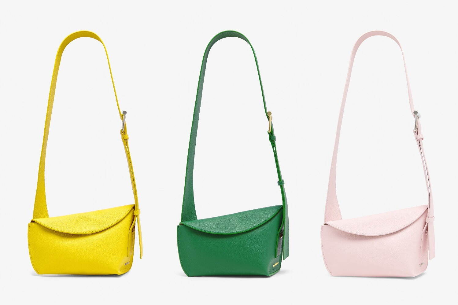 「Tバー スリング バッグ」332,750円