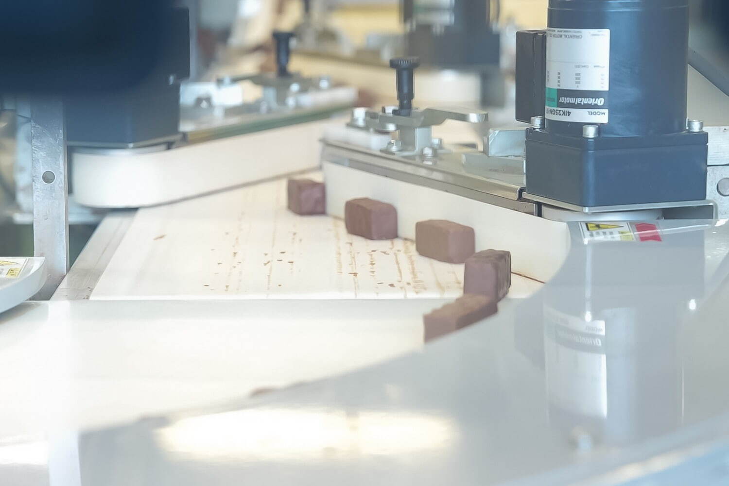 メリーチョコレート“チョコたっぷりミルフィーユ”の魅力を解説 - 工場潜入＆アレンジレシピも｜写真16