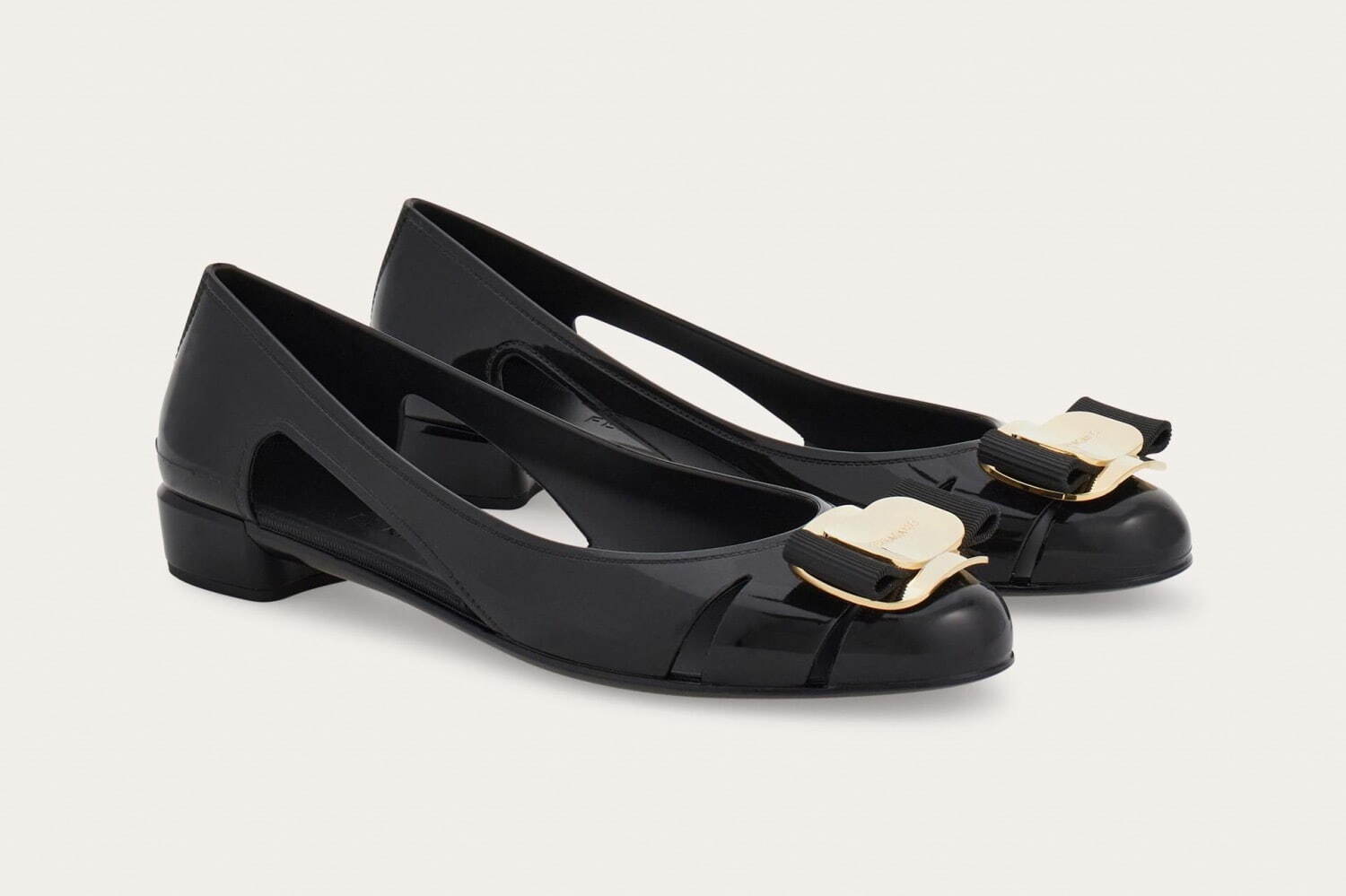 美品　フェラガモ　黒 パンプス リボン　ヴァラ　VARA 新品そっくりさん⭐フェラガモFerragamo ヴァラ パンプス 6.5D