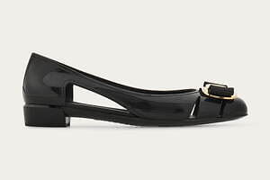 美品　フェラガモ　黒 パンプス リボン　ヴァラ　VARA フェラガモ“大ぶりリボン”のシューズ「ヴァラ」軽やかカット