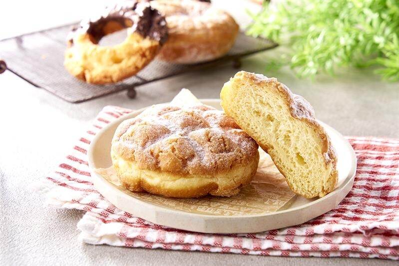 セブン-イレブン新作「メロナッツ」メロンパンを揚げた進化系パン、“ザクザク×しっとり”食感｜写真1
