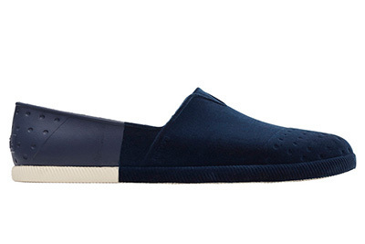 プリーツ プリーズ イッセイ ミヤケがネイティブとのシックなシューズを発売