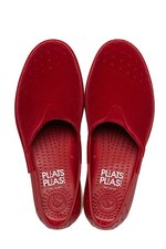 プリーツ プリーズ イッセイ ミヤケがネイティブとのシックなシューズを発売｜写真1