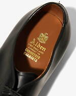 エンジニアド ガーメンツ×オールデンの革靴、スエードや“老舗タンナー”レザーのVチップ｜写真4