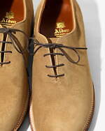 エンジニアド ガーメンツ×オールデンの革靴、スエードや“老舗タンナー”レザーのVチップ｜写真26