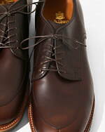 エンジニアド ガーメンツ×オールデンの革靴、スエードや“老舗タンナー”レザーのVチップ｜写真8