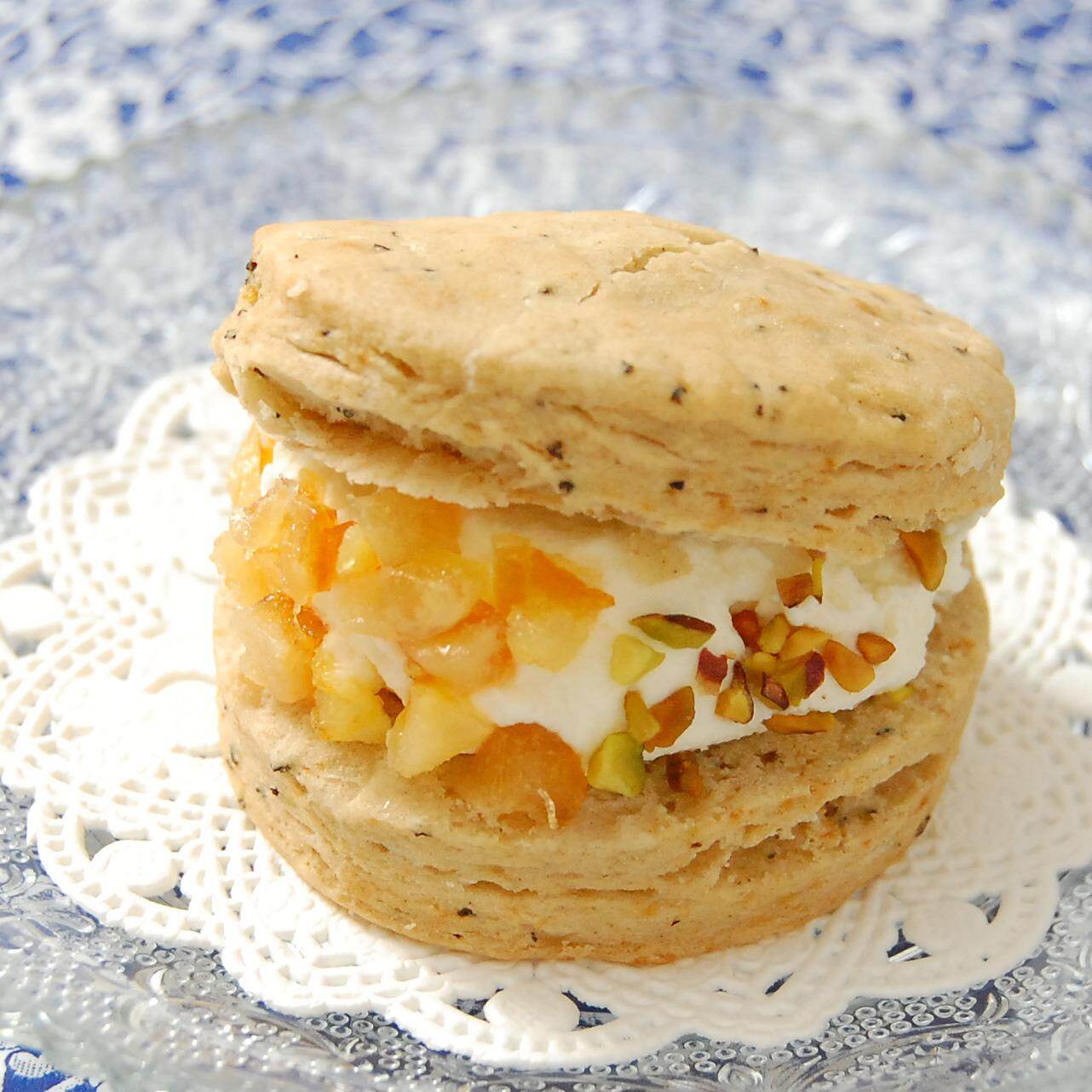 ファムファム「スコーンクリームサンド アールグレイオレンジ」1個 700円※各日60点限り※7月23日(水)～7月27日(日)