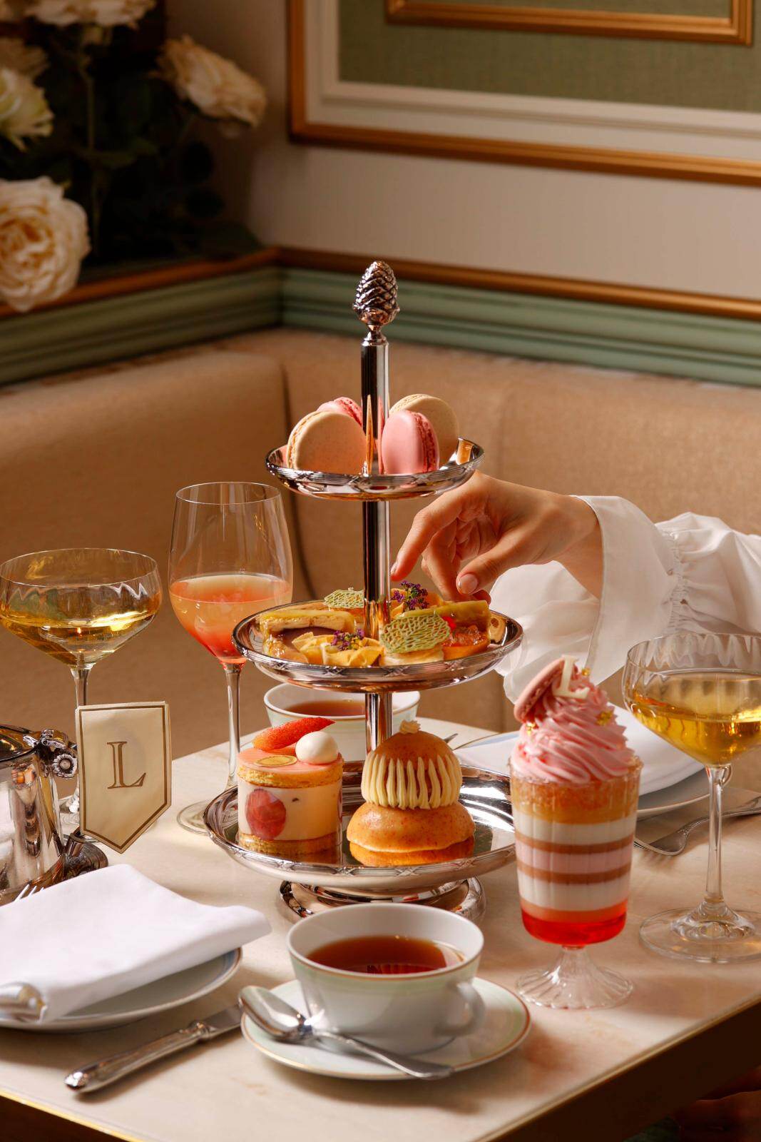 ラデュレ(Ladurée) 白桃 アフタヌーンティー｜写真3