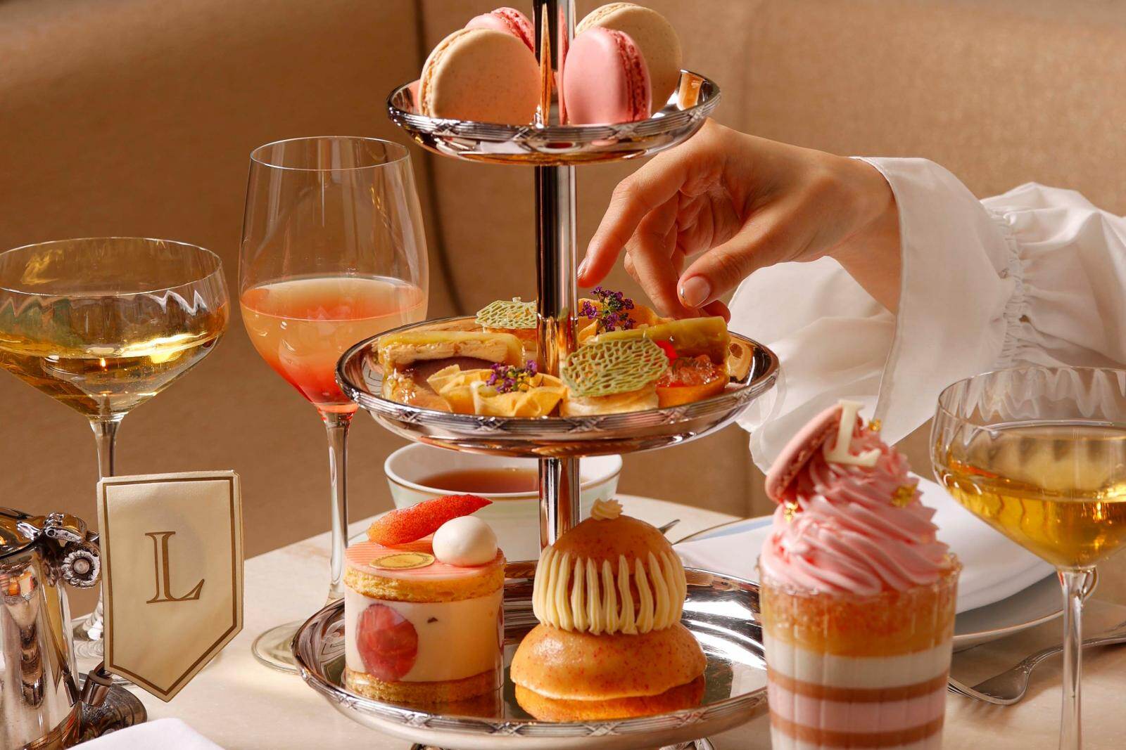 ラデュレ「白桃 アフタヌーンティー」ショートケーキ・マカロン・キッシュなど“旬の白桃尽くし”で