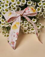 プラダ“パールブルー＆ピンク”のアクセサリー、花柄リボンのヘアクリップやベアチャーム｜写真7