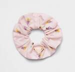 プラダ“パールブルー＆ピンク”のアクセサリー、花柄リボンのヘアクリップやベアチャーム｜写真3