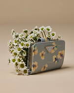 プラダのウィメンズ財布、花柄レザーの三つ折りウォレットや“くすみピンク”のミニ財布｜写真19