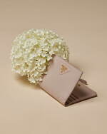 プラダのウィメンズ財布、花柄レザーの三つ折りウォレットや“くすみピンク”のミニ財布｜写真15