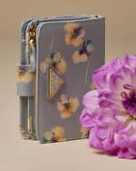 プラダのウィメンズ財布、花柄レザーの三つ折りウォレットや“くすみピンク”のミニ財布｜写真13