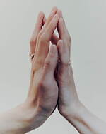 シハラのゴールドジュエリー、“家具や照明”の造形をイメージしたユニセックスリング｜写真7