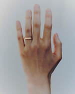 シハラのゴールドジュエリー、“家具や照明”の造形をイメージしたユニセックスリング｜写真5