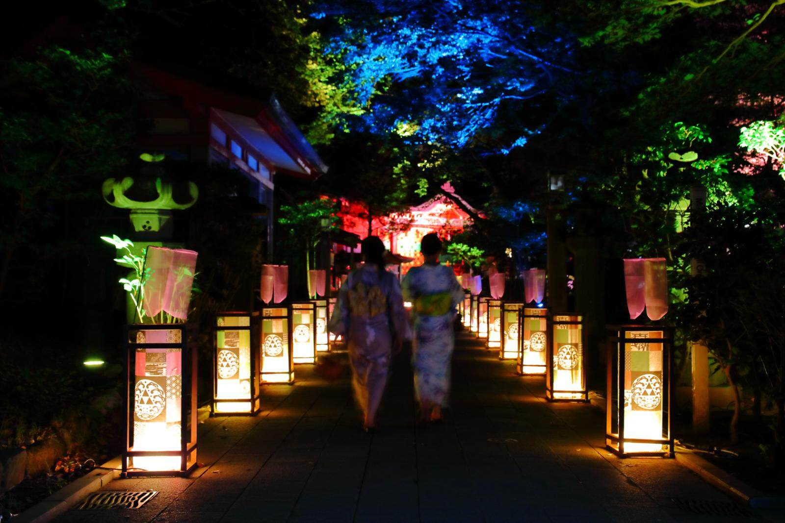 江の島で夏の夜間ライトアップ「江の島灯籠」輝く月＆浮世絵が彩る江島神社｜写真8