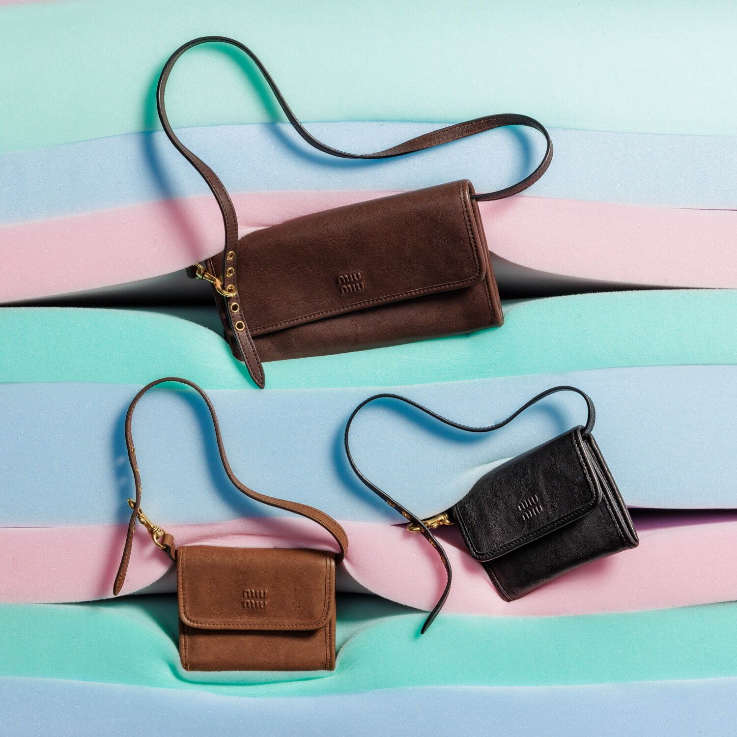 【MiuMiu】ナッパレザー ショルダーストラップ付 財布 ミュウミュウのレザーグッズ、ショルダーストラップ付き財布や