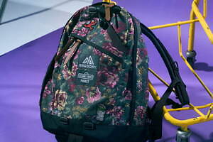 セサミストリートマーケット×グレゴリー「エルモ」刺繍の花柄バックパックやショルダーポーチ
