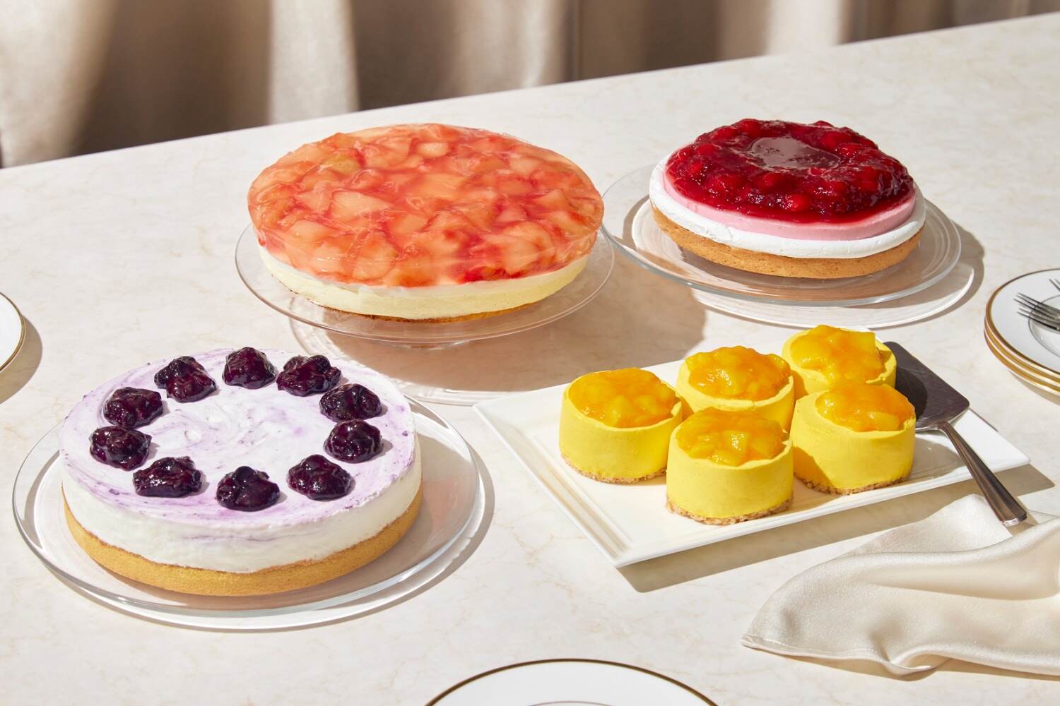 朝食(朝ごはん)｜スターバックス夏スイーツ第3弾、“ゴロゴロ”桃とろけるミルクケーキ＆ブルーベリードーナツ