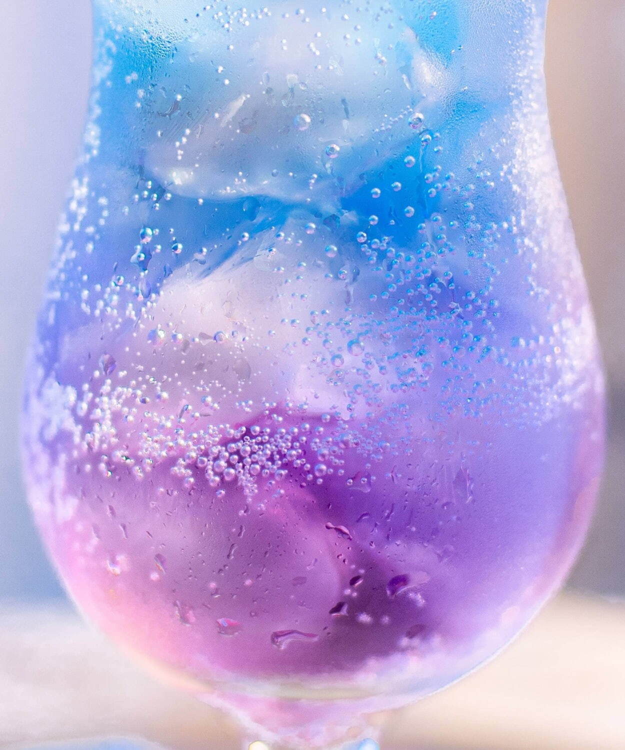 Wpc.×旅する喫茶“グラデーション”クリームソーダの折りたたみ傘、チェリーのチャーム付きで｜写真13