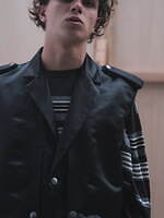 ポリプロイド、ヘリンボーンツイードのステンカラーコート＆“トレンチコート風”ロングジレなど｜写真77