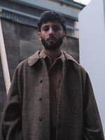 ポリプロイド、ヘリンボーンツイードのステンカラーコート＆“トレンチコート風”ロングジレなど｜写真76