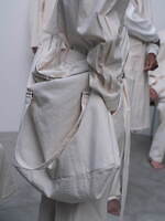 ポリプロイド、ヘリンボーンツイードのステンカラーコート＆“トレンチコート風”ロングジレなど｜写真61