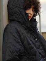 コンバース トウキョウ×タイオン“星柄”キルティングジャケットやボア素材の2WAYコート｜写真47