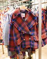 ヴィヴィアン・ウエストウッド、“秋色タータンチェック”のバッグ＆パッチワークシャツなど｜写真18
