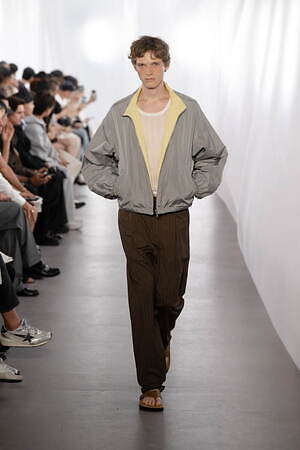 システム(SYSTEM) 2026年春夏ウィメンズ&メンズコレクション  - 写真1