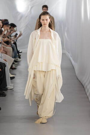 システム(SYSTEM) 2026年春夏ウィメンズ&メンズコレクション  - 写真3