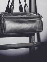 エムエム6 メゾン マルジェラ初のメンズ、光沢スリーブのジャケット＆ドレープ引き立つウールトレンチ｜写真5