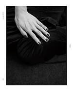 フィーニー 2025-26年秋冬コレクション、柔らかな抜け感のモノトーン｜写真2