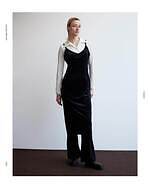 フィーニー 2025-26年秋冬コレクション、柔らかな抜け感のモノトーン｜写真3