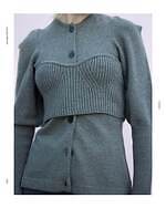 フィーニー 2025-26年秋冬コレクション、柔らかな抜け感のモノトーン｜写真17