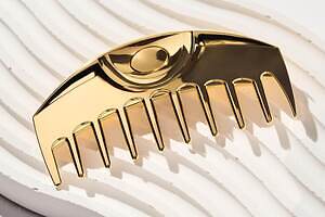 ラブクロムの新作ボリュームヘア用コーム「ウエービーツキ」毛流れ＆束感を美しくスタイリング