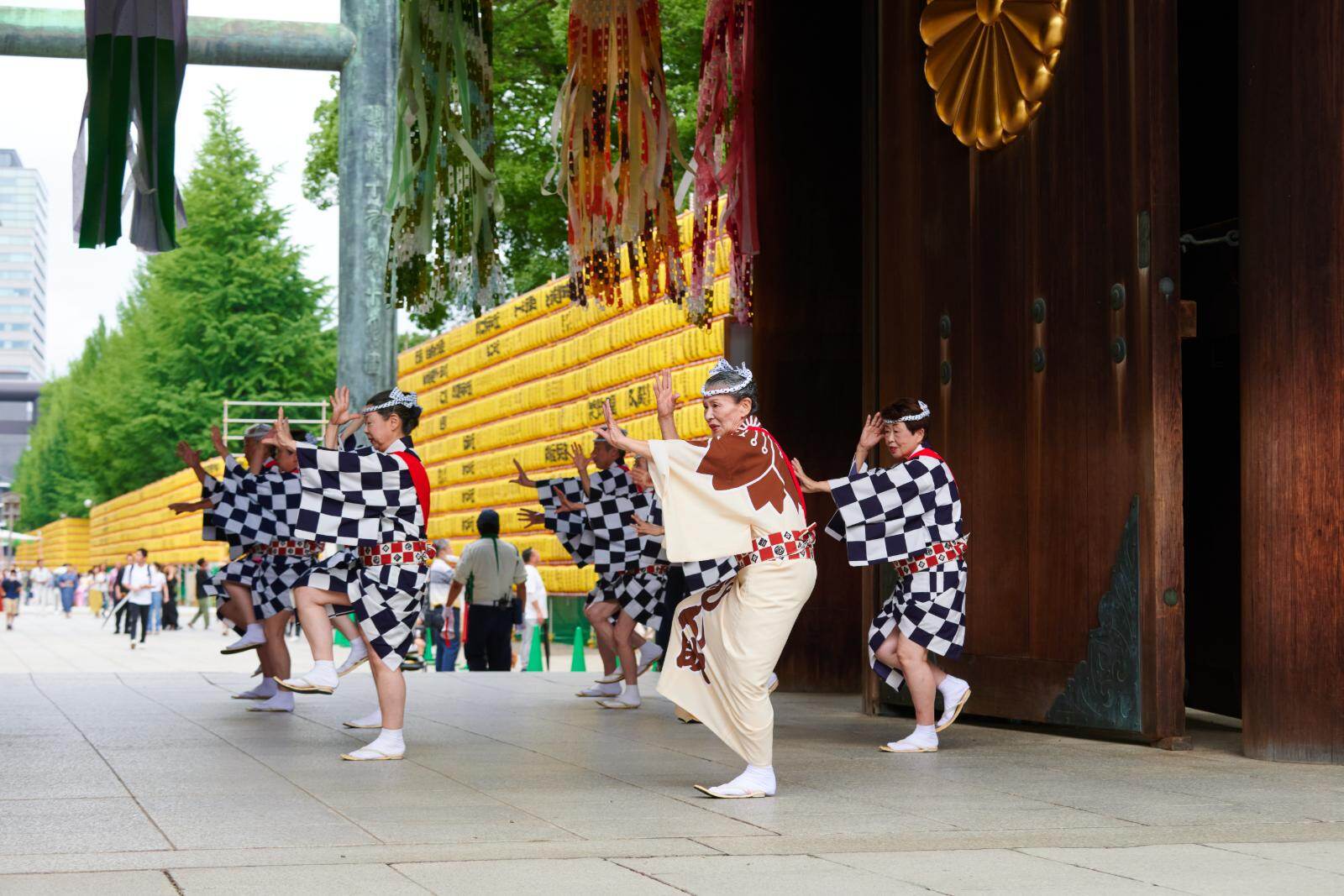 「みたままつり」東京・靖国神社で - 夜空に浮かぶ提灯やぼんぼり、ねぶた祭の山車も登場｜写真6