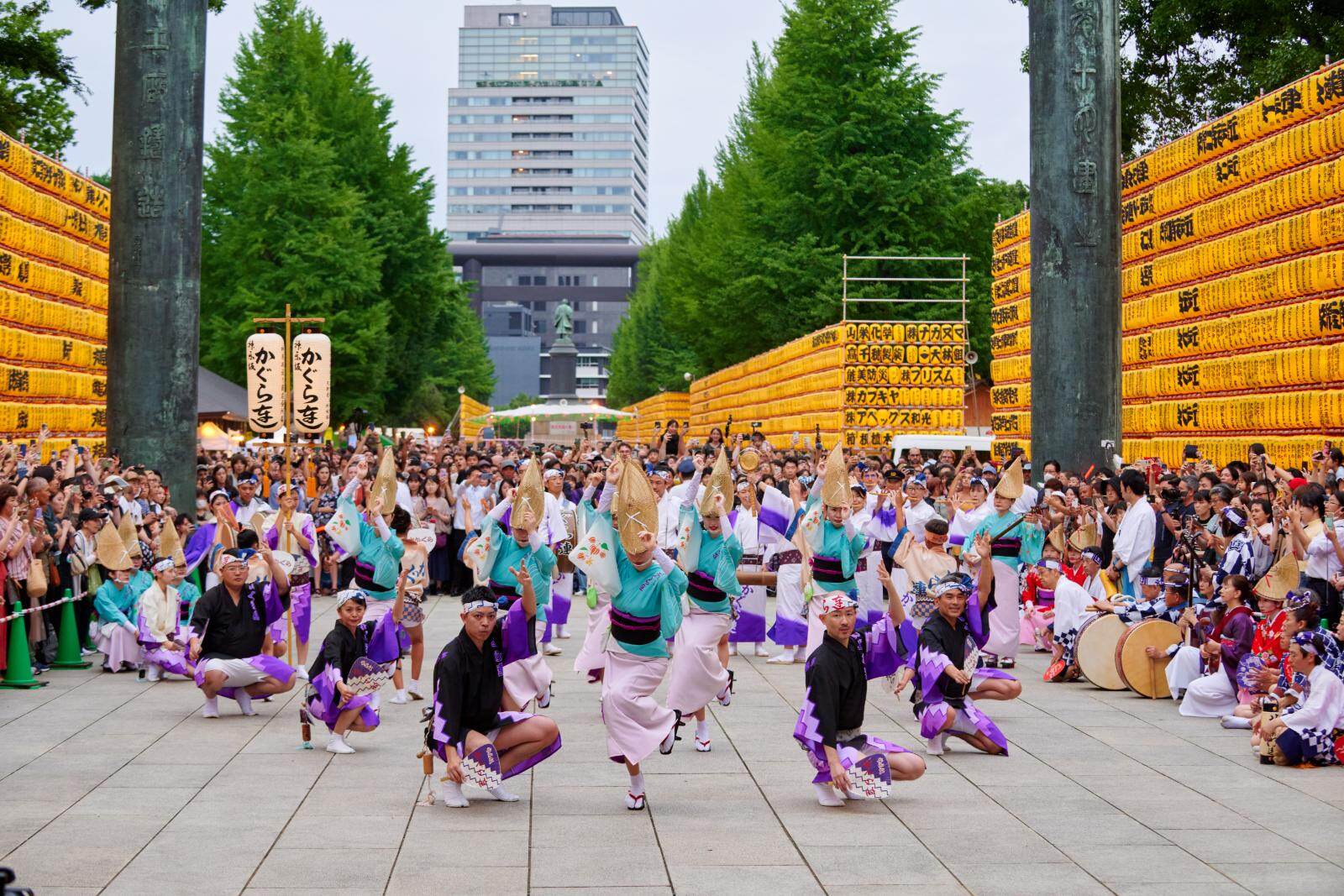 「みたままつり」東京・靖国神社で - 夜空に浮かぶ提灯やぼんぼり、ねぶた祭の山車も登場｜写真7
