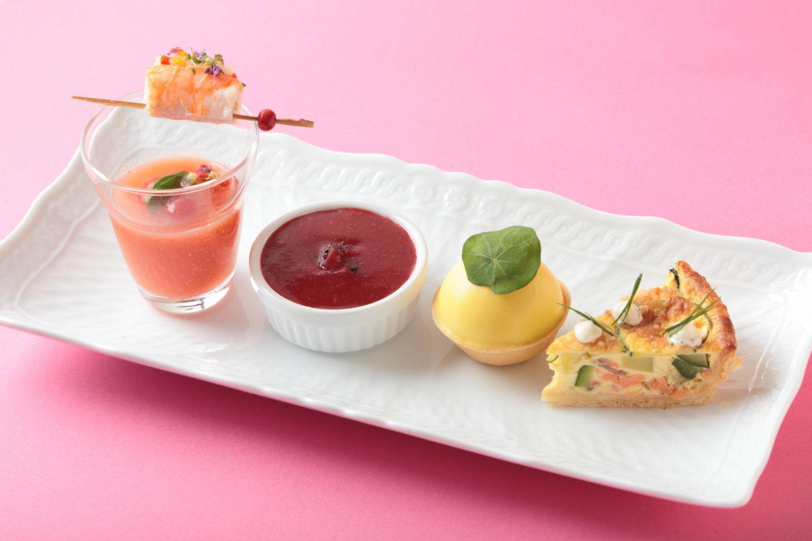 パンドラ×W大阪のアフタヌーンティー、“ジュエリーボックス風”バニラムースなどピンク色スイーツ｜写真3