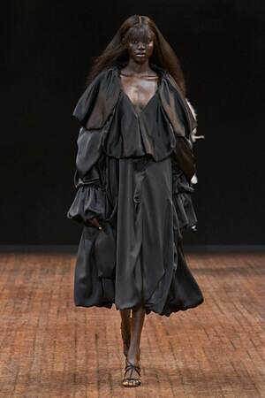 ヴィクター＆ロルフ オートクチュール(VIKTOR & ROLF Haute Couture) 2025-26年秋冬ウィメンズコレクション  - 写真2