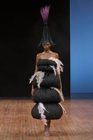 ヴィクター＆ロルフ オートクチュール(VIKTOR & ROLF Haute Couture) 2025-26年秋冬ウィメンズコレクション  - 写真3