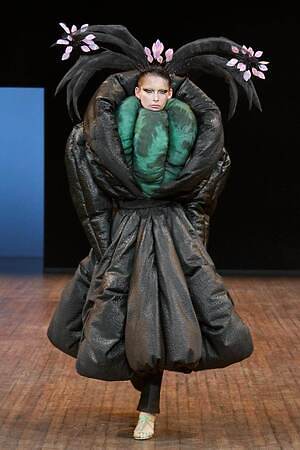 ヴィクター＆ロルフ オートクチュール(VIKTOR & ROLF Haute Couture) 2025-26年秋冬ウィメンズコレクション  - 写真7