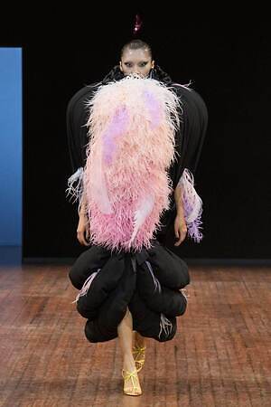 ヴィクター＆ロルフ オートクチュール(VIKTOR & ROLF Haute Couture) 2025-26年秋冬ウィメンズコレクション  - 写真9