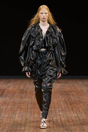 ヴィクター＆ロルフ オートクチュール(VIKTOR & ROLF Haute Couture) 2025-26年秋冬ウィメンズコレクション  - 写真18