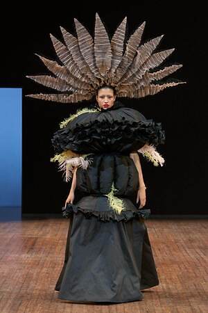 ヴィクター＆ロルフ オートクチュール(VIKTOR & ROLF Haute Couture) 2025-26年秋冬ウィメンズコレクション  - 写真23