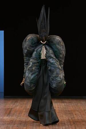 ヴィクター＆ロルフ オートクチュール(VIKTOR & ROLF Haute Couture) 2025-26年秋冬ウィメンズコレクション  - 写真25