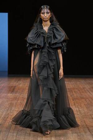 ヴィクター＆ロルフ オートクチュール(VIKTOR & ROLF Haute Couture) 2025-26年秋冬ウィメンズコレクション  - 写真28