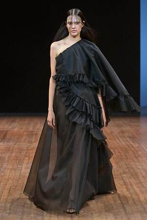 ヴィクター＆ロルフ オートクチュール(VIKTOR & ROLF Haute Couture) 2025-26年秋冬ウィメンズコレクション  - 写真30