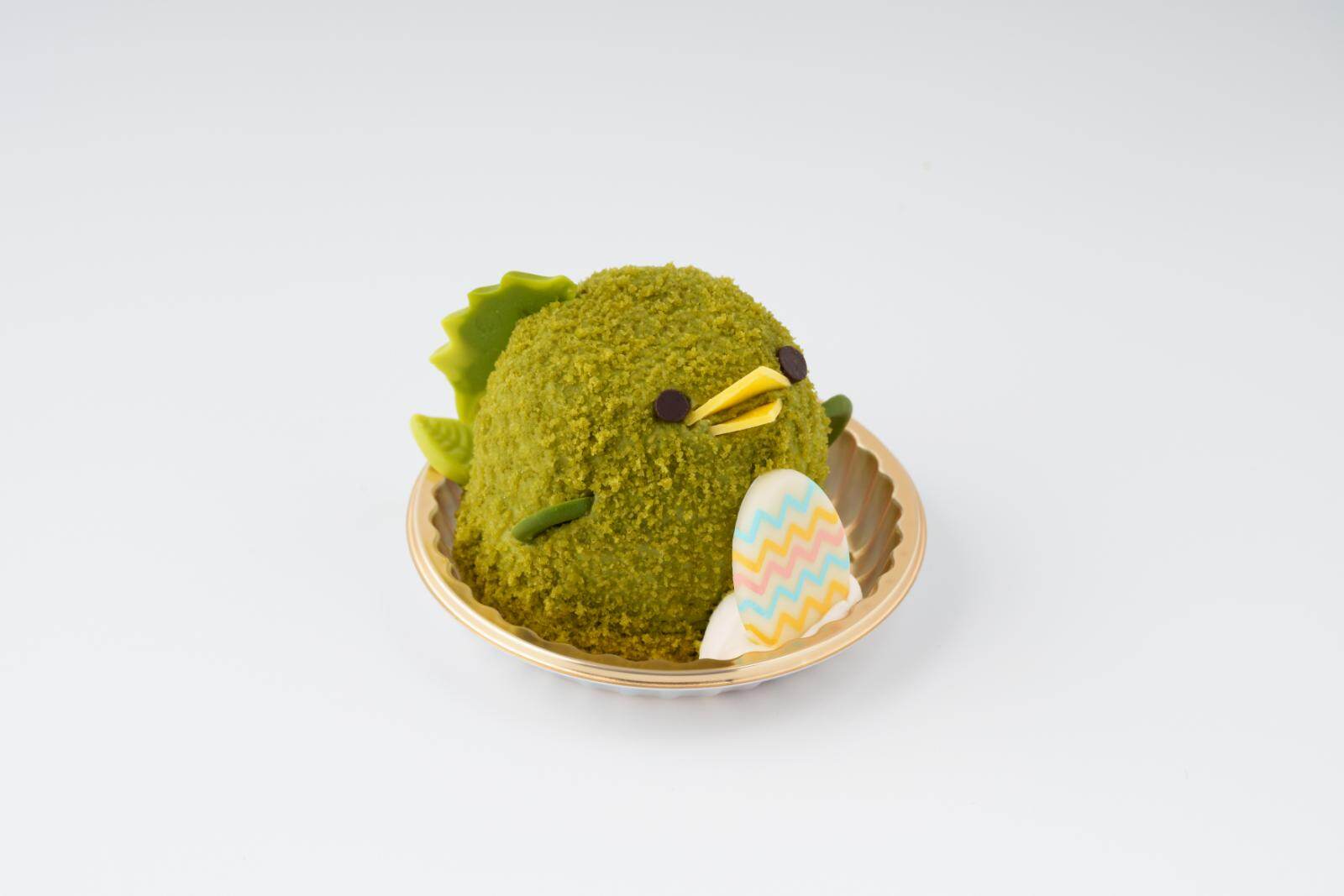 ひよこ型スイーツ「恐竜ぴよりん」羊羹を抹茶ババロアで包んだ和ケーキ、“とげとげ”＆卵型チョコをオン｜写真3